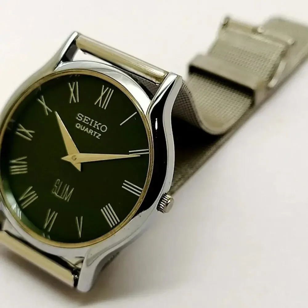 Vintage Style Seiko Quartz Mens Silver Watch & Green accents W/ Metal Strap